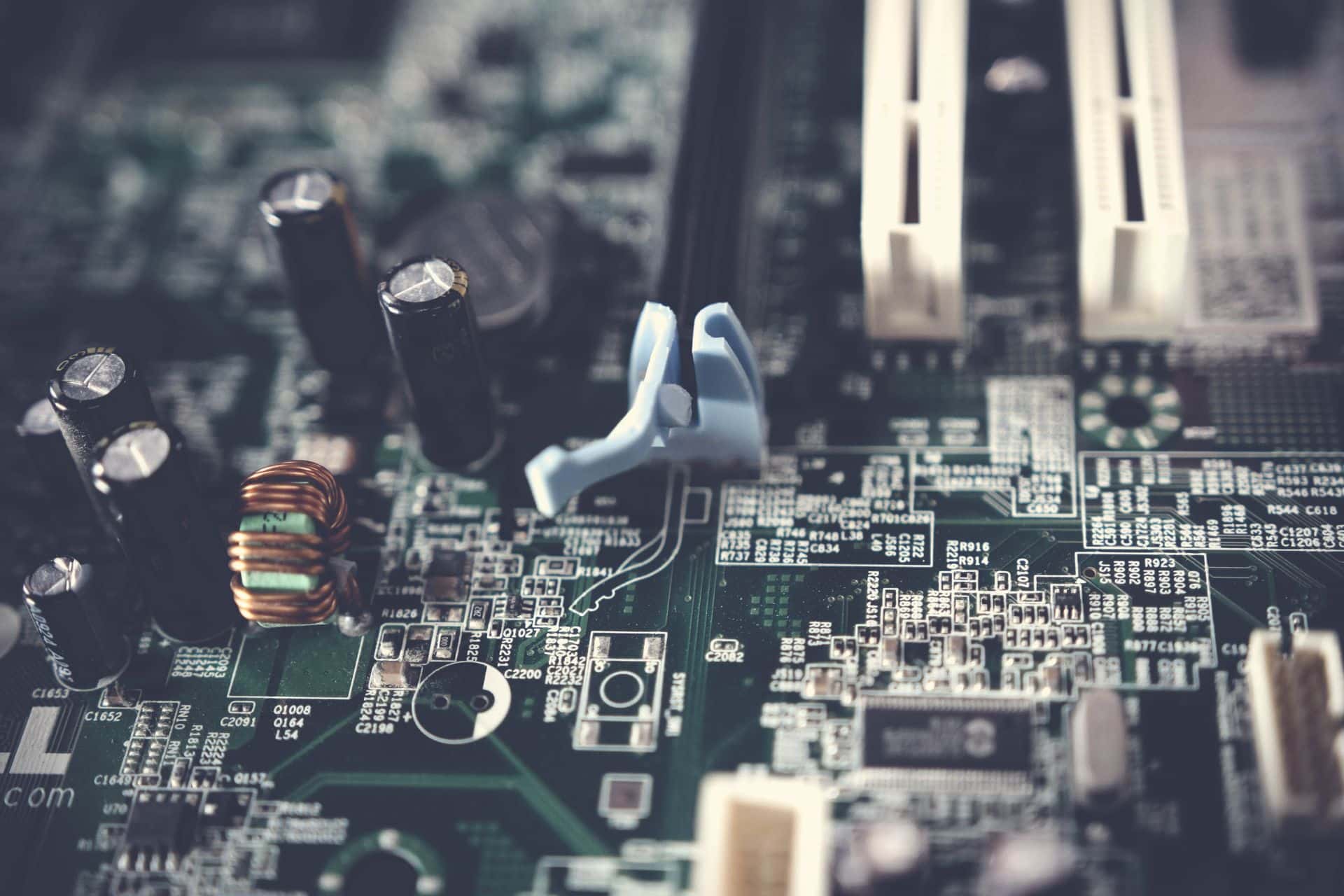 circuito elettronico e microcomponenti legati alla produzione di auto elettriche – axelot.it